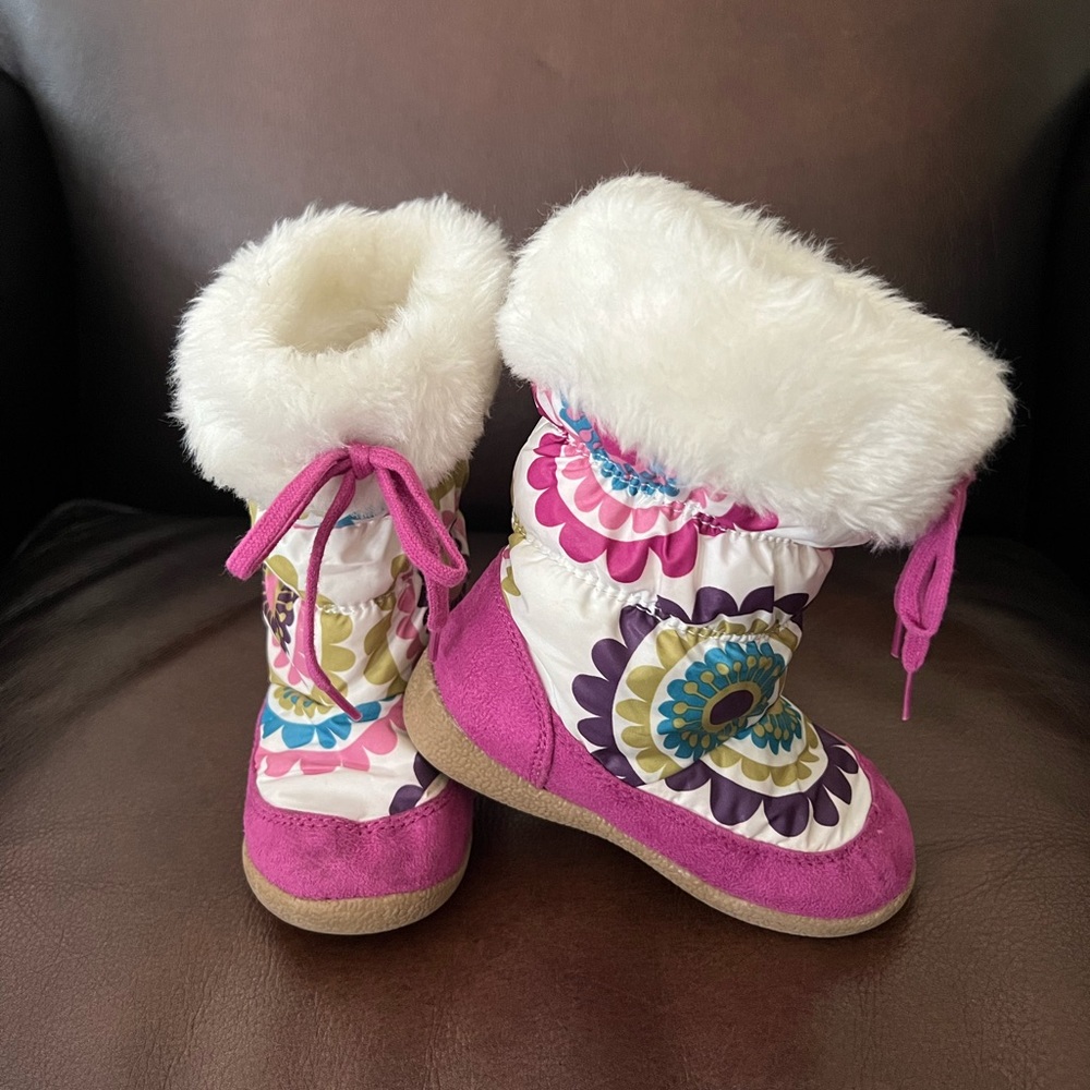 Old Navy Kids Boots - Size 7